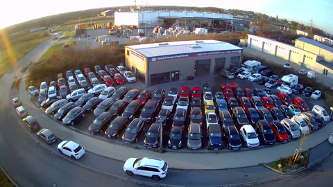 Auto & Reifen-Fachhandel